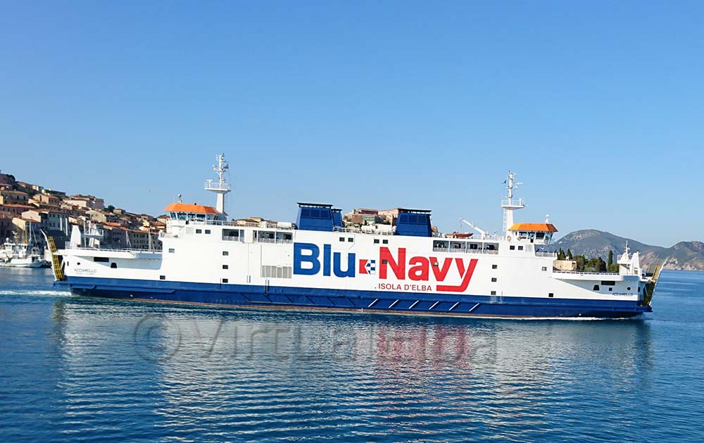 Elba Traghetto Acciarello della compagnia Blu Navy linea Piombino Portoferraio
