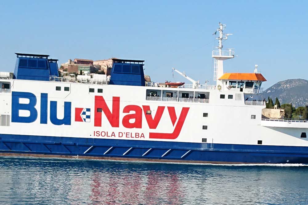 Elba Nave Acciarello della compagnia Blu Navy linea Piombino Portoferraio