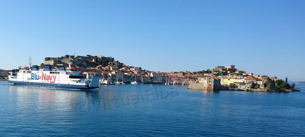 Elba Traghetto Acciarello della compagnia Blu Navy linea Piombino Portoferraio