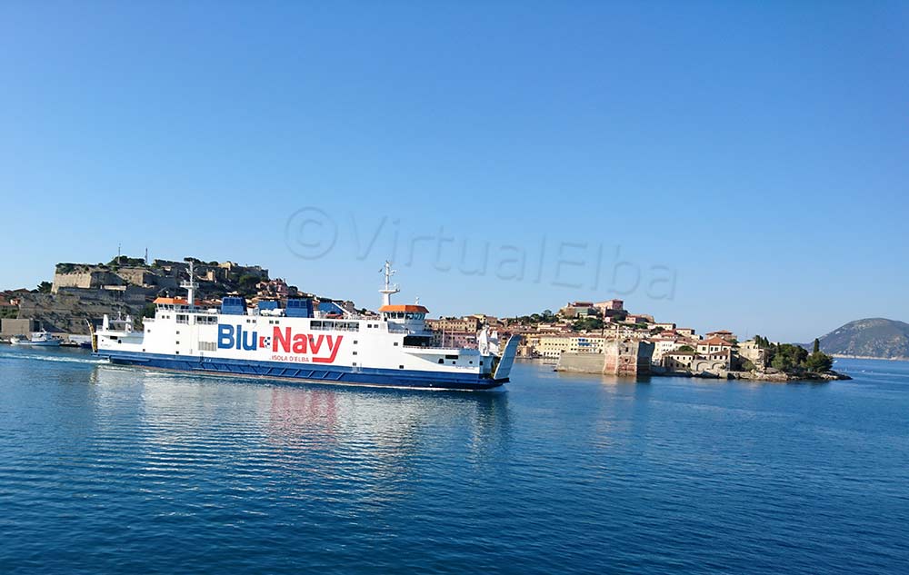 Elba Traghetto Acciarello della compagnia Blu Navy linea Piombino Portoferraio