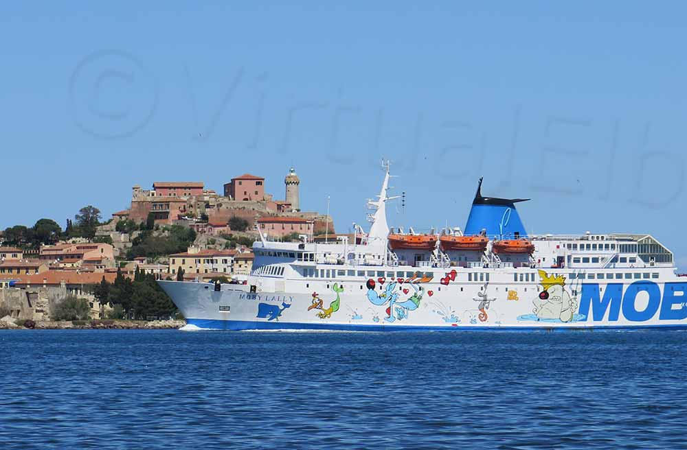 Elba Traghetto Moby Lally che arriva a Portoferraio