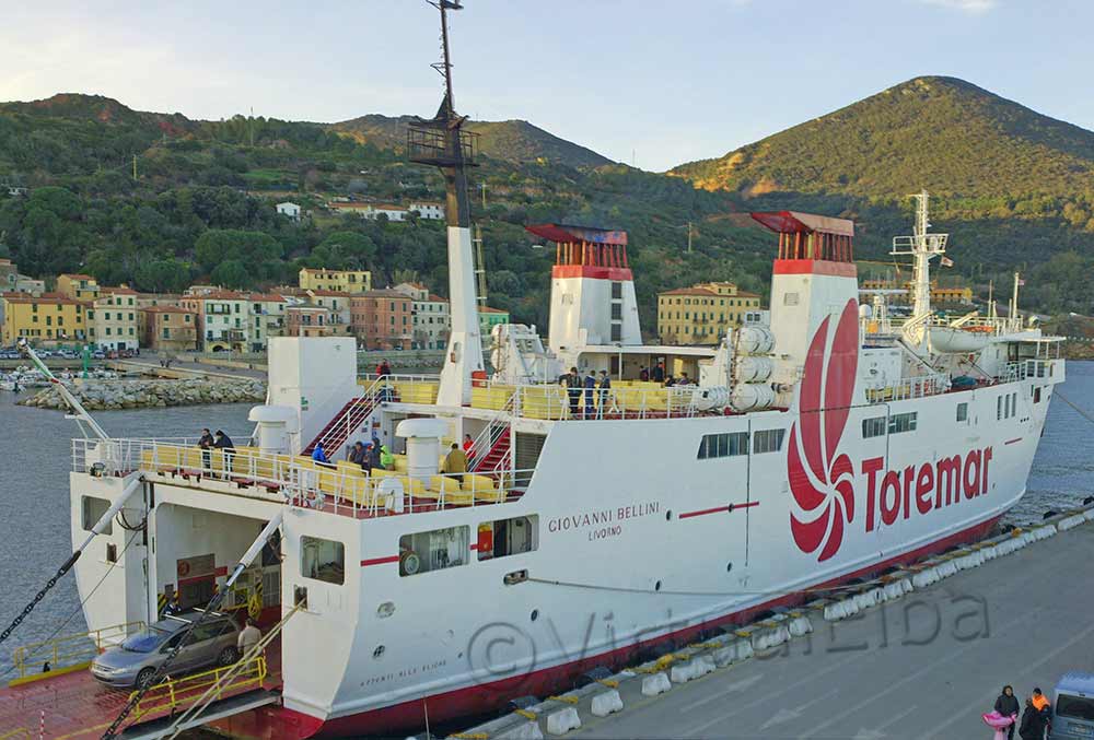 Elba Traghetto Giovanni Bellini nel porto di Rio Marina