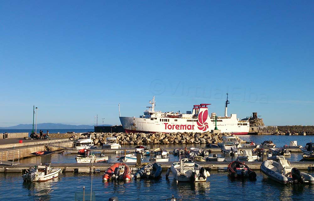 Elba Traghetto Giovanni Bellini nel porto di Rio Marina